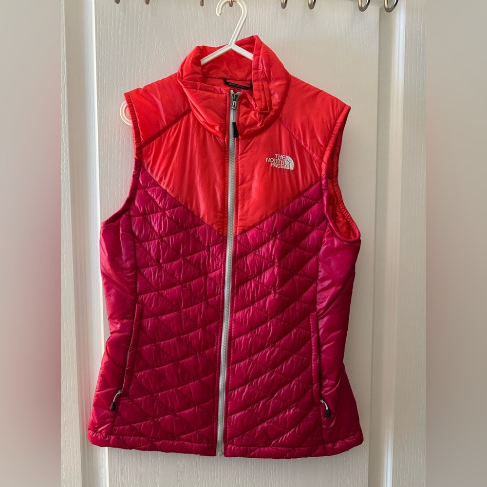 The North Face Women's Vibrant two tone Red and Pink thermoball Vest